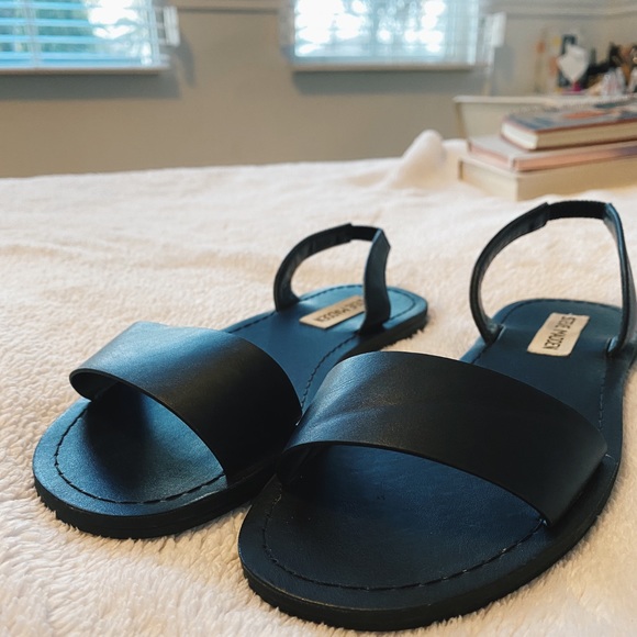 Steve Madden Shoes - Steve Madden black sandals